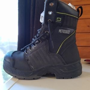 Size 7 woman's steel toed boots